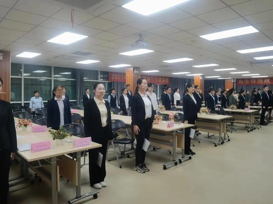 保險行業(yè)商務禮儀培訓 從產品到服務，再到禮儀服務的轉型